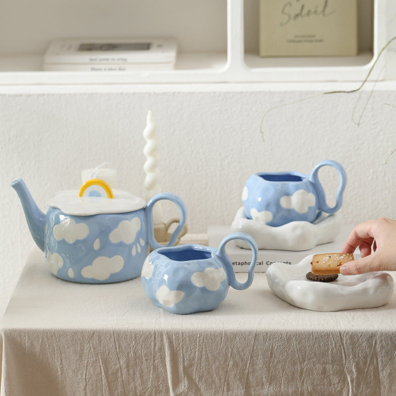 Teatime using ceramic cloud dreamy tea set 